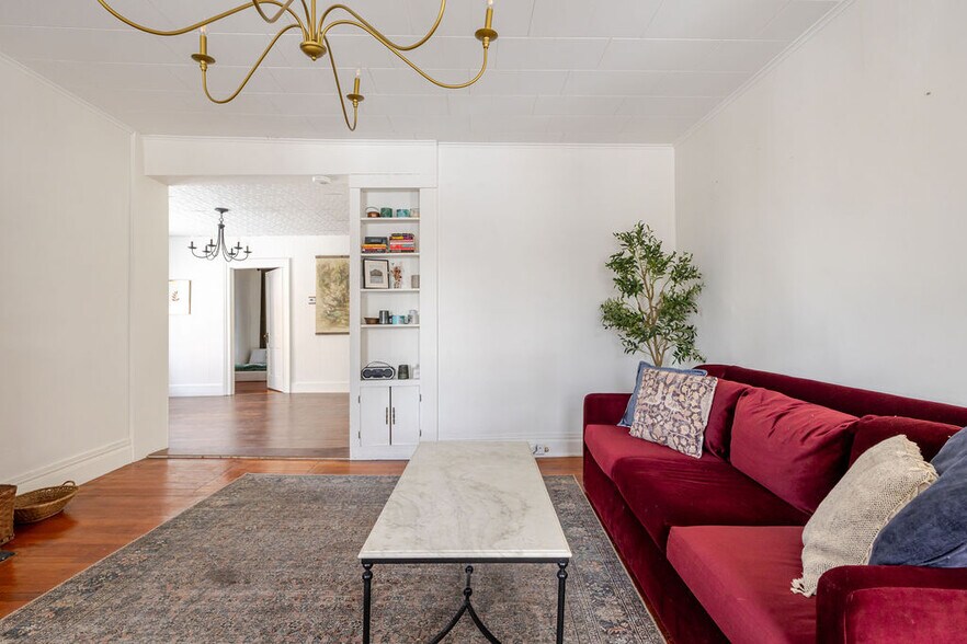 Building Photo - 552 Columbia St