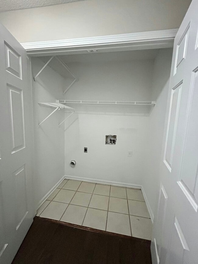 Building Photo - 1117 Dove Hollow Cir W