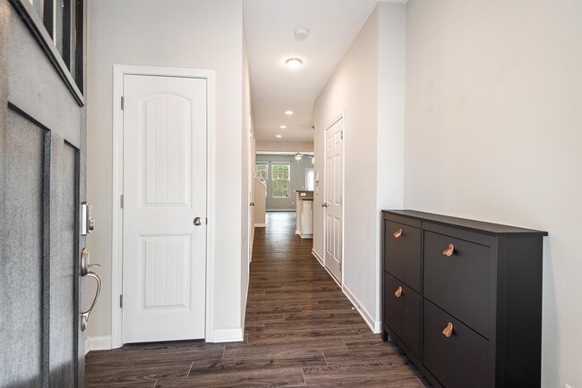 Building Photo - 426 Irving Way