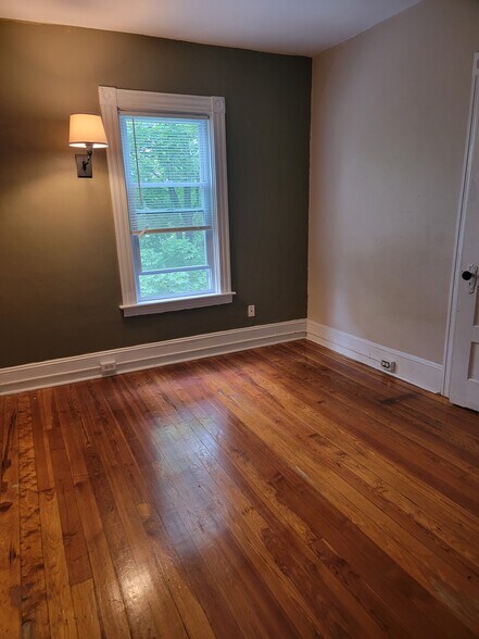 Front bedroom - 15 Starkey Ave