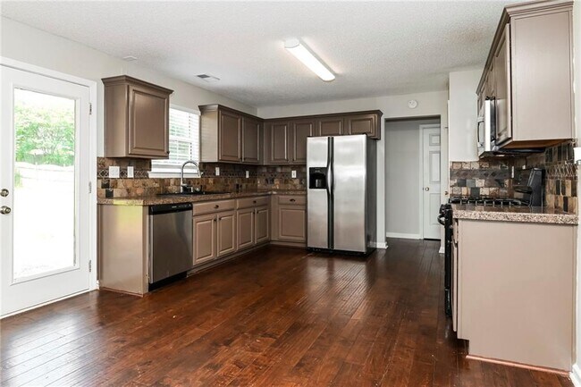 Building Photo - 418 Silverleaf Ln