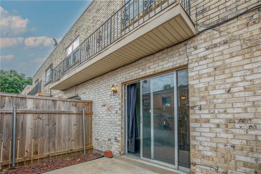 Building Photo - 2117 Giuffrias Ave