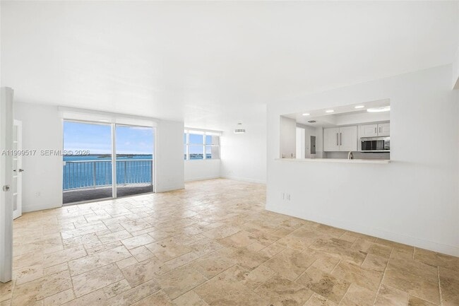 Building Photo - 1420 Brickell Bay Dr