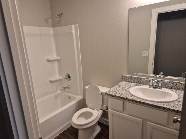 Building Photo - 501 E 21st St