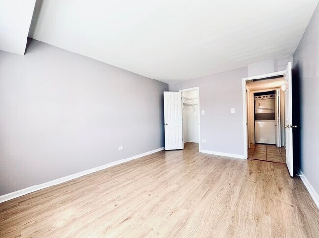 Building Photo - 1609 N Windsor Dr