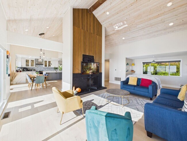 Building Photo - 3325 Brunell Dr