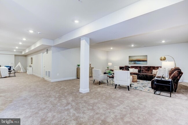 Building Photo - 6547 Clubhouse Dr