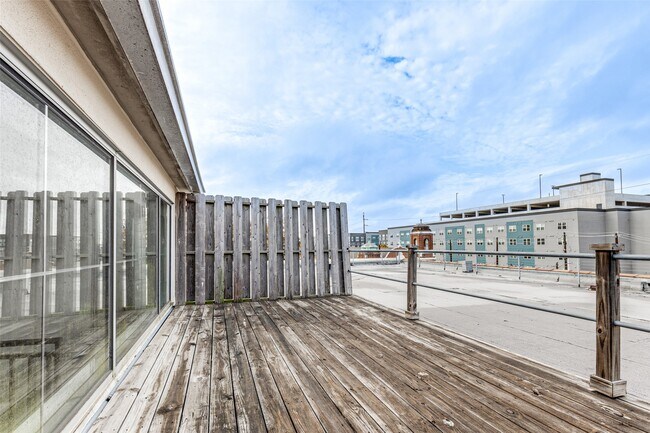 Building Photo - 1312 Live Oak St