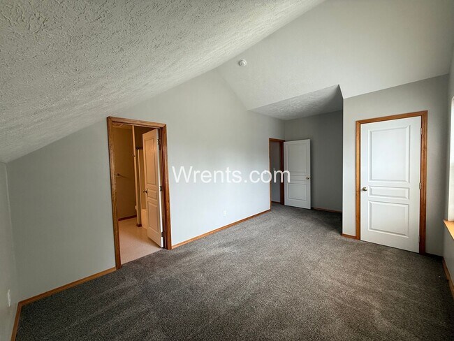 Building Photo - COMING SOON! South Hill Duplex with Garage & Utilities Included!
