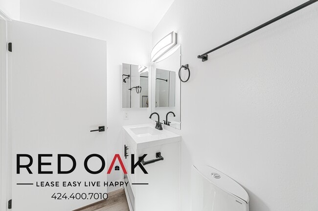 Building Photo - 9809 Regent St