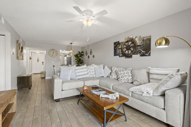 Building Photo - Beautiful Condo For Rent In St Petersburg!