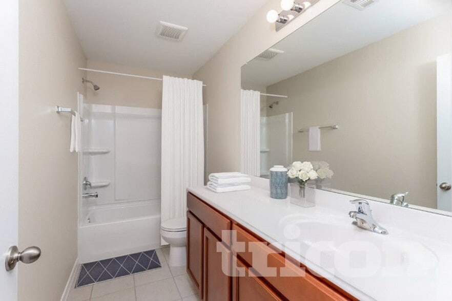 Building Photo - 328 Summer Horse Dr