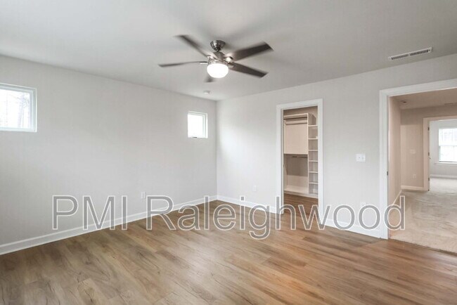 Building Photo - 521 Brittany Ct