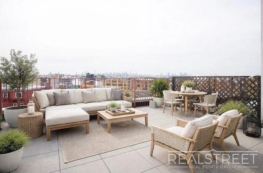 Building Photo - Noll Street