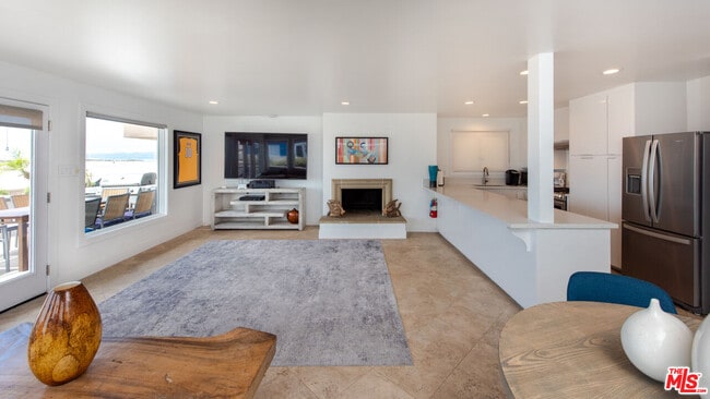Building Photo - 6419 Ocean Front Walk