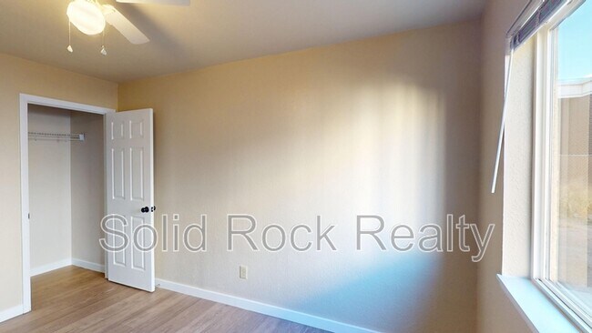 Building Photo - 3014 Mallard Dr