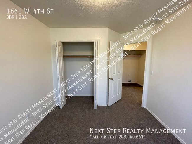 Building Photo - 1661 W 4th St