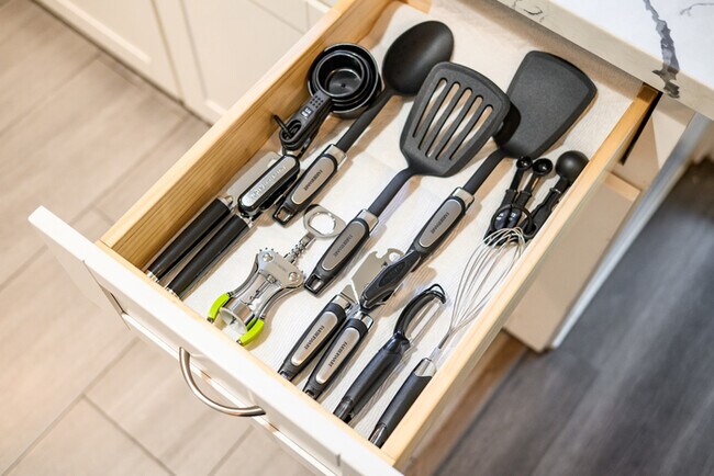 Building Photo - 734 Claraday St