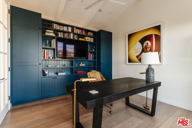 Building Photo - 5770 Busch Dr