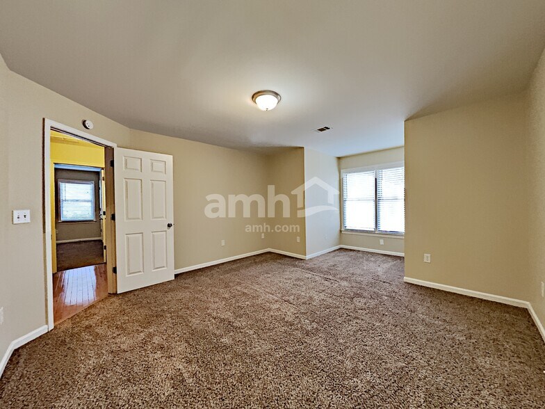 Building Photo - 708 Braidwood Ridge NW