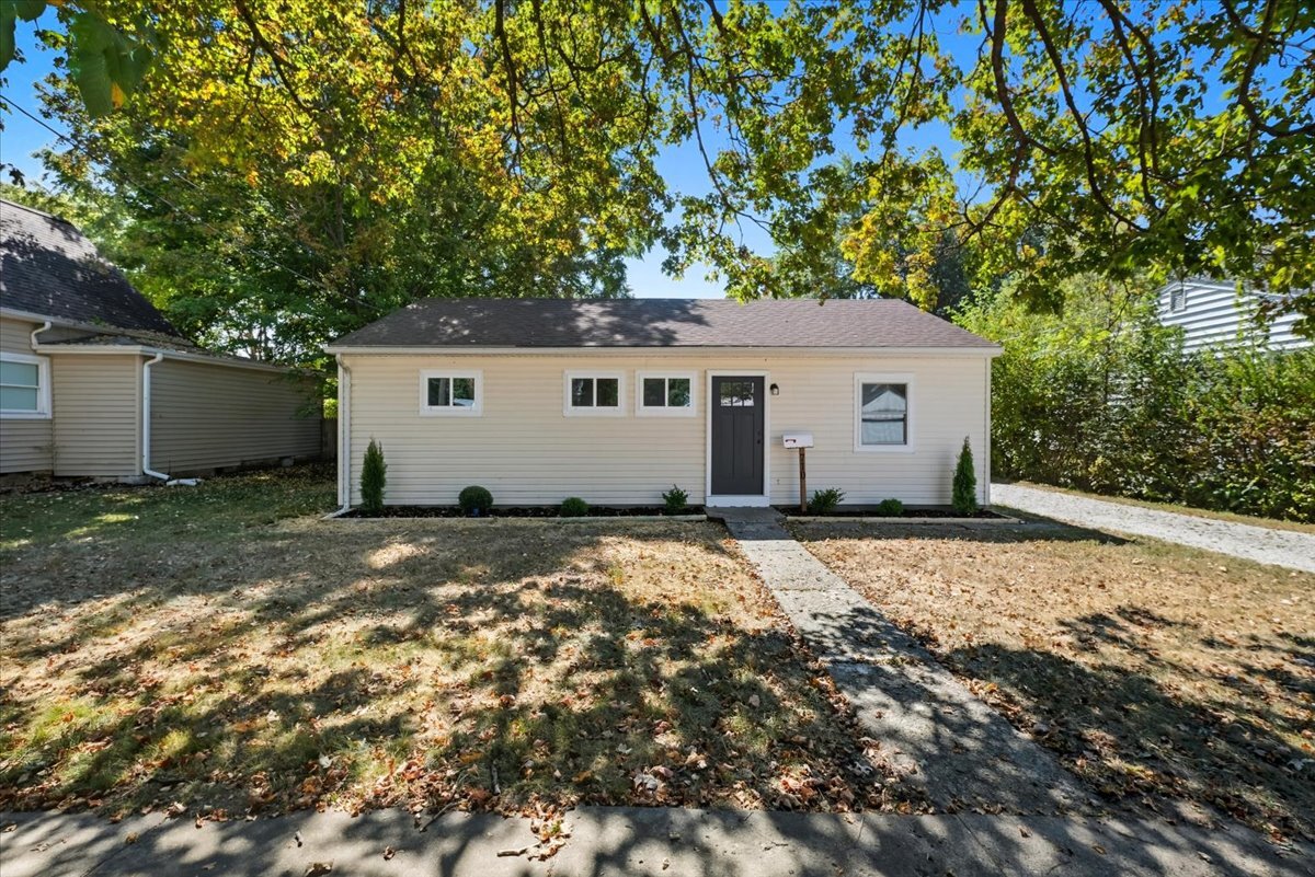 Building Photo - 710 E Chestnut St