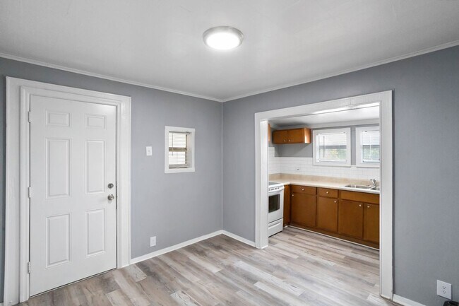 Building Photo - 3/2 NEWLY  ****MOVE IN READY**** Apply Tod...