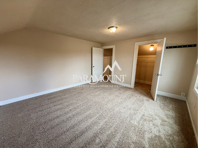 Building Photo - 3 Bedroom with Detached Garage and Office!