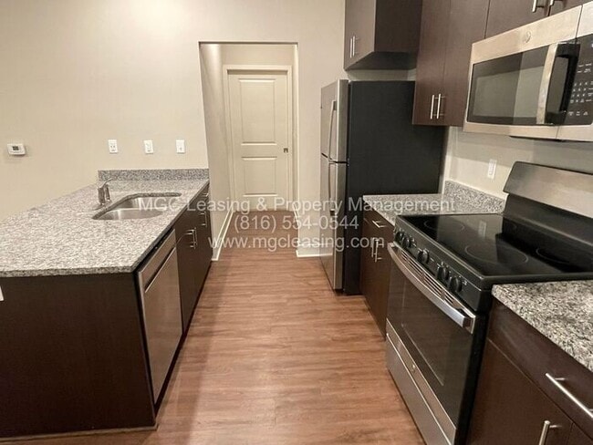 Building Photo - Brighton Crossing apartments: First Floor HCA Apartment with Extra-Large Primary Bath - Enjoy a $...