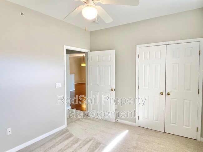 Building Photo - 700 River Rock Way