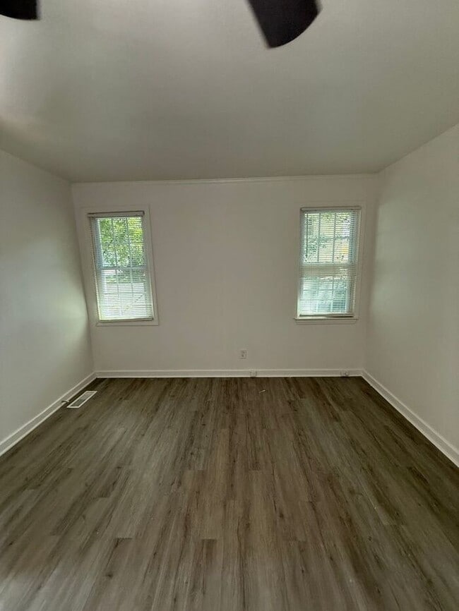 Building Photo - 605 Betty St