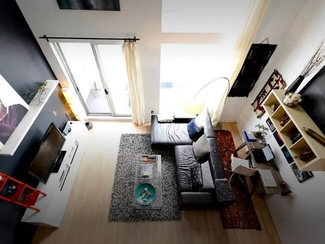 Building Photo - "Chic Urban Retreat: Spacious 1-Bedroom Apartment in the Heart of San Diego – 750 Sq Ft of Comfort!"