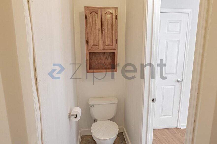 Building Photo - 1418 W Shepherd St