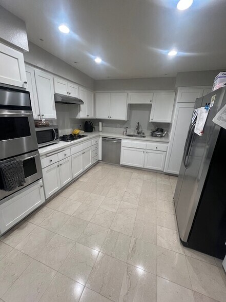 Building Photo - 1220 Manning Ave