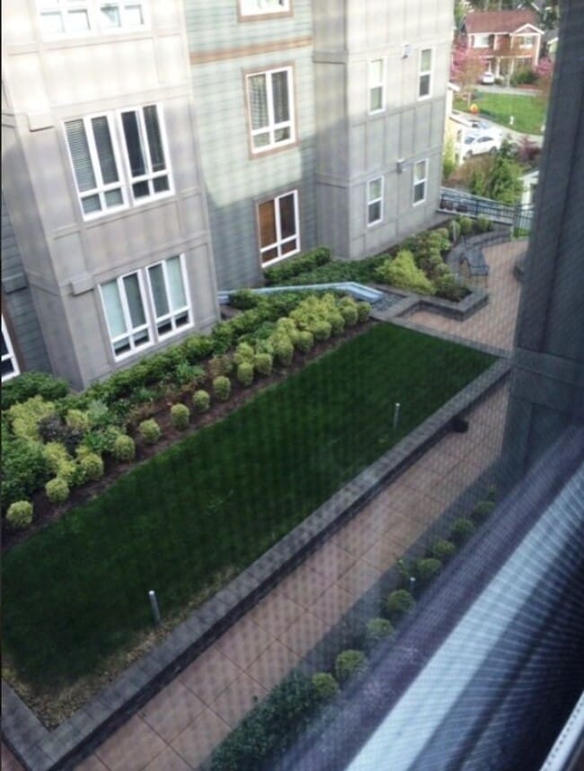 Building Photo - Bright Top-Floor Condo in the Heart of the...