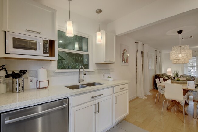 Building Photo - 2823 Garwood St