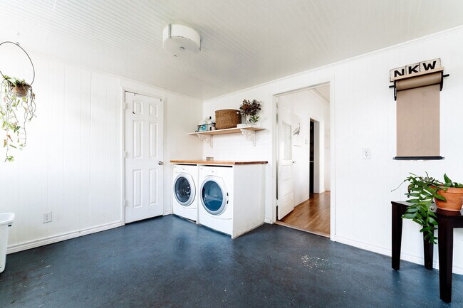 Building Photo - 1025 N 34th St