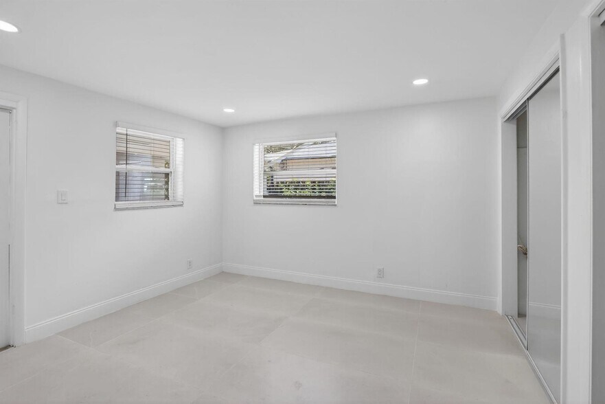 Building Photo - 2630 SW 49th Ct