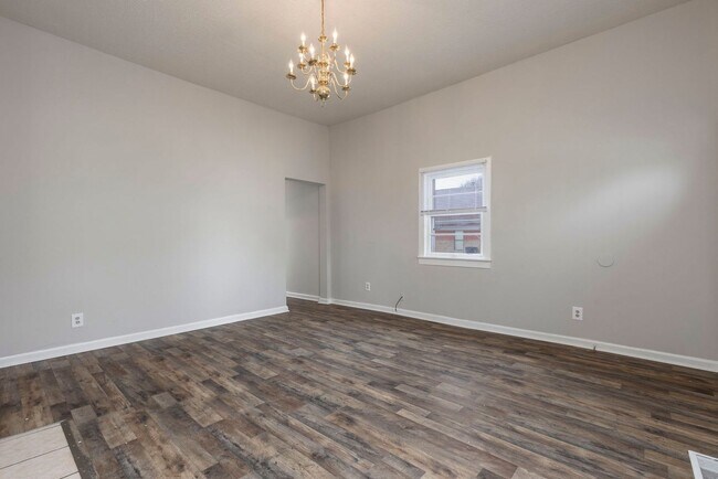 Building Photo - 726-728 W Saint Catherine Street