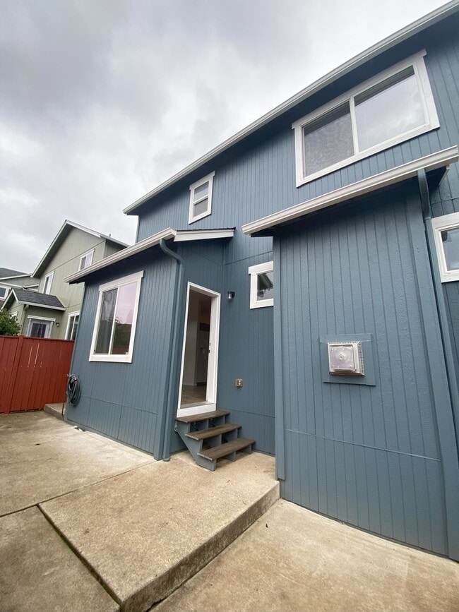 Building Photo - Coming Soon! Spacious Two Story Home In Ja...