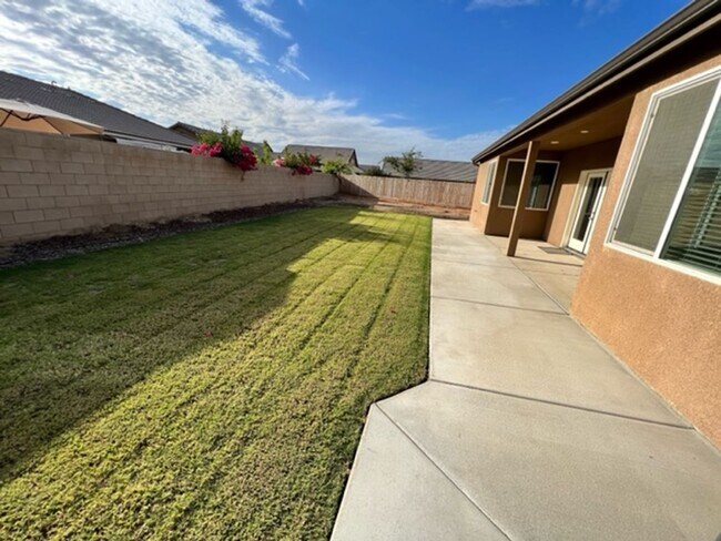 Building Photo - 3204 N Pratos Ct