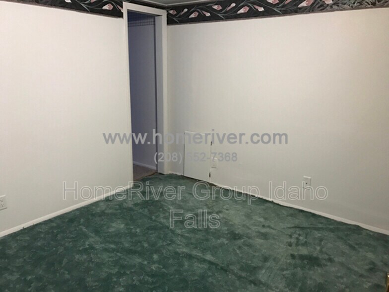 Building Photo - 930 Koster Ave
