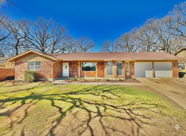 Building Photo - 817 Wade Dr