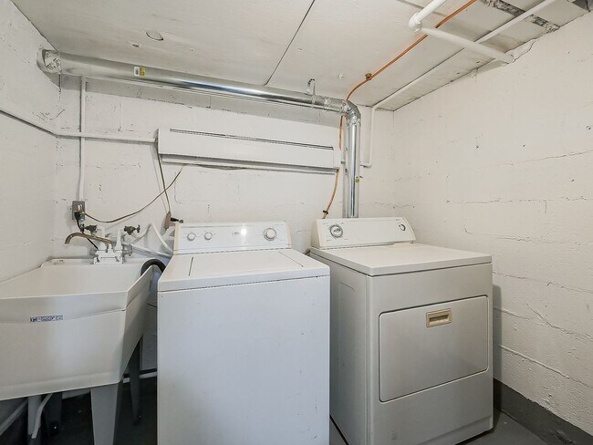 Building Photo - Freshly Remodeled 1BR Retreat in Desirable White Lake – Move-In Ready!