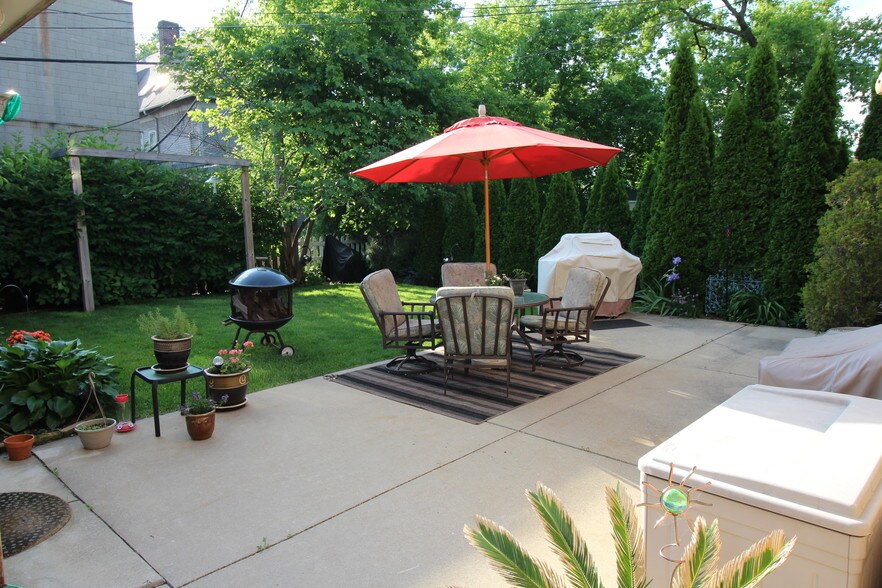 Backyard/Patio - 1621 N Astor St