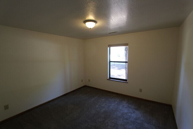 Building Photo - Coming In June | University Highlands 3-Bedroom Home | Fenced Backyard + Garage