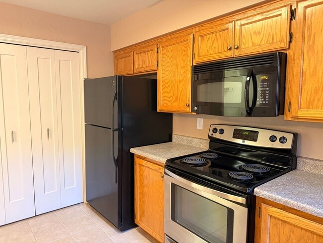 Building Photo - 2165 Elkhorn Dr