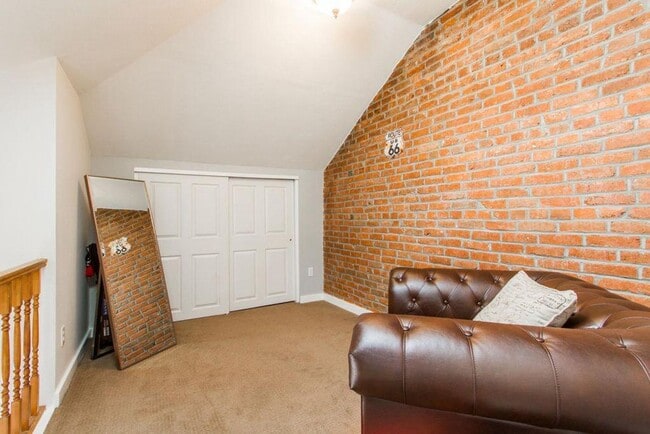 Building Photo - Beautifully updated condo minutes from dow...