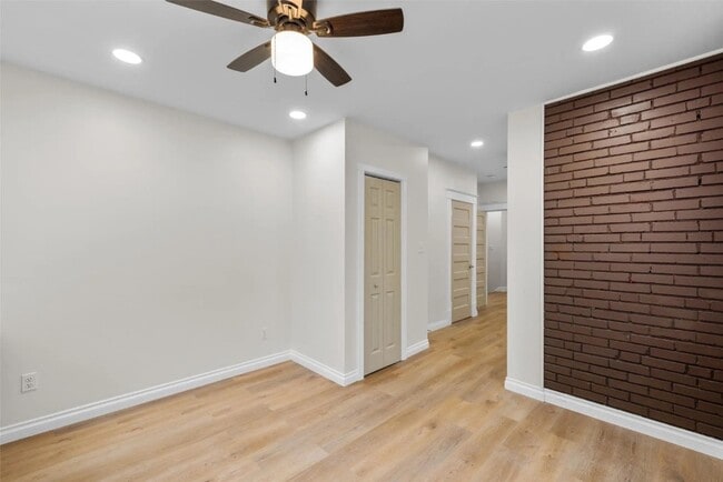 Building Photo - 5756 De Giverville Ave