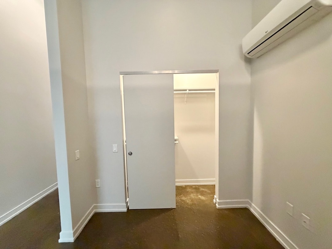 Building Photo - 152 W Huron St