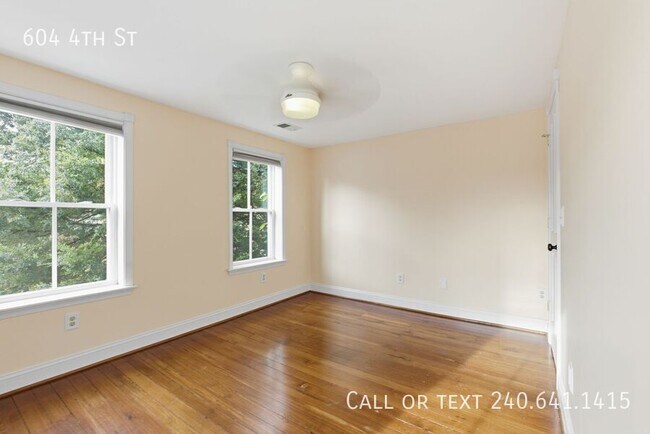 Building Photo - 604 4th St